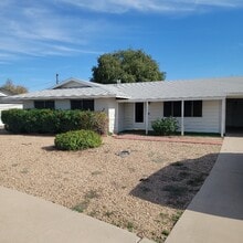 Building Photo - 10613 W El Rancho Dr