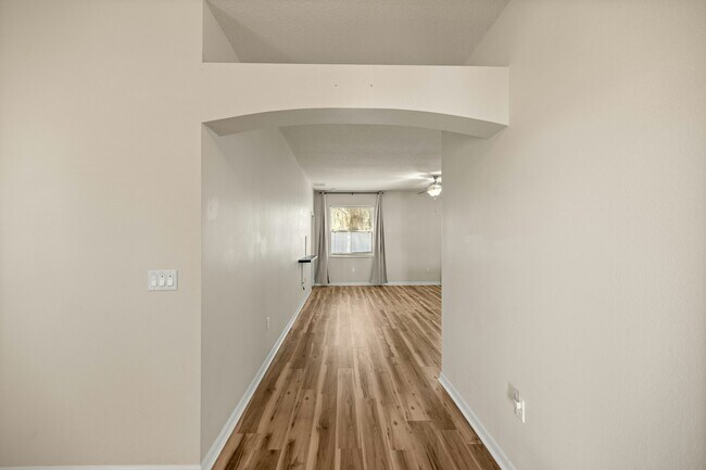 Foto del edificio - 3008 NE 24th Pl