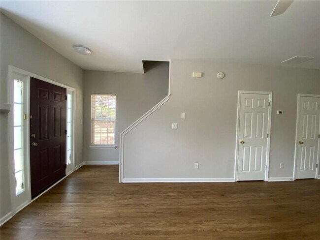 Foto del edificio - 677 Kenridge Dr