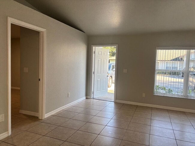 Foto del edificio - 1939 Palm Acres Dr