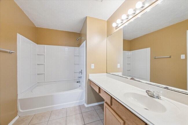 Foto del edificio - 6830 Arbor Hollow Ln