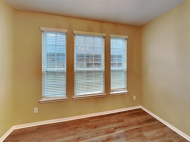 Foto del edificio - 5718 Emerald Brook Ln