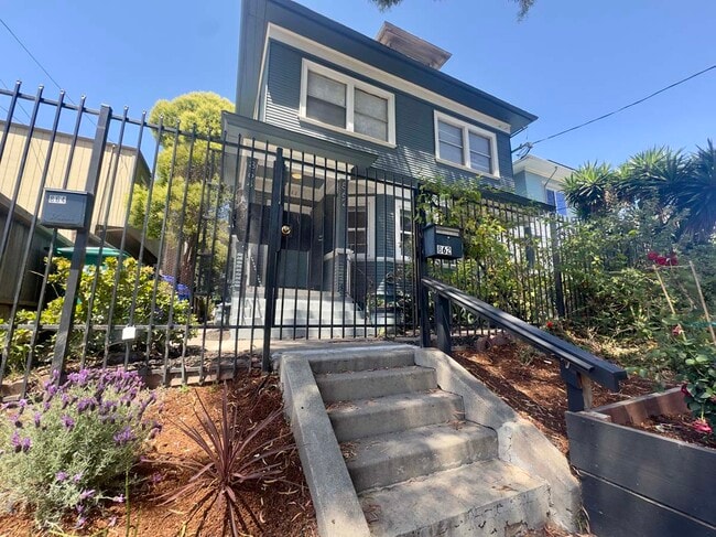 Building Photo - 862 37th St