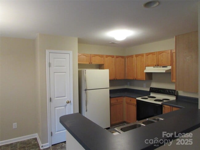 Building Photo - 110 Endicott Ct