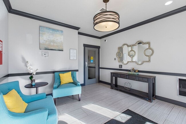 Building Photo - Modern 2 Bedroom, 2 Bath Condo in East For...