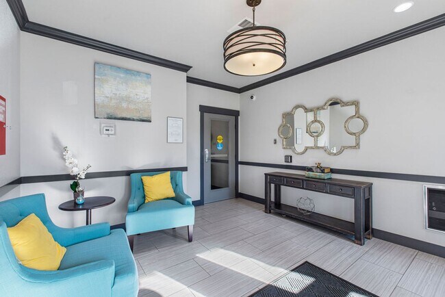 Foto del edificio - Modern 2 Bedroom, 2 Bath Condo in East For...
