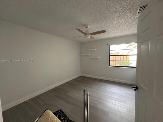 Foto del edificio - 13174 La Lique Ct