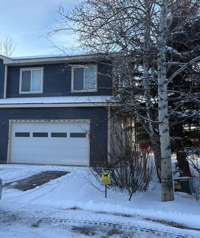 Foto del edificio - Spacious  3 bedroom 2.5 bathroom townhouse