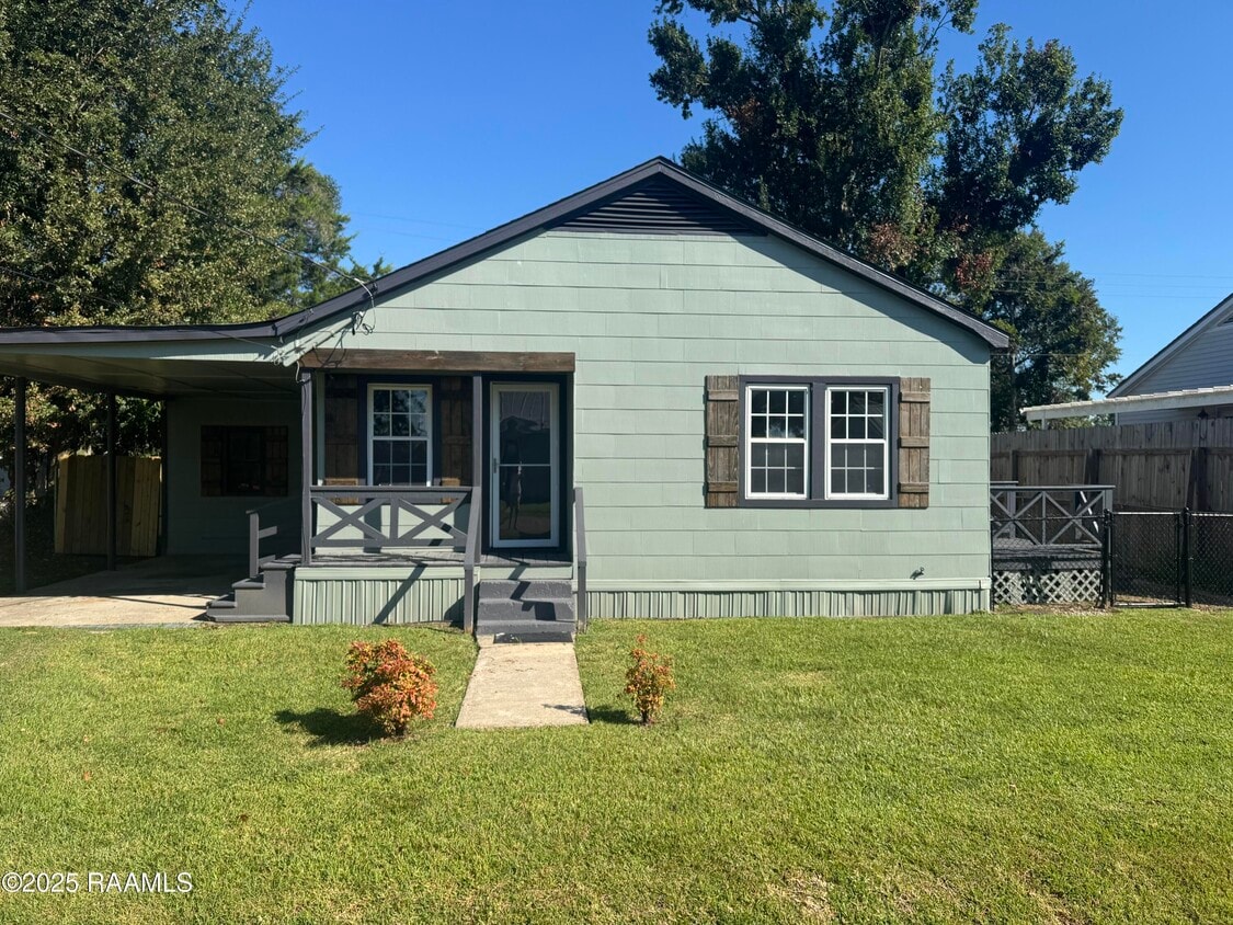 Foto principal - 216 Longview Dr