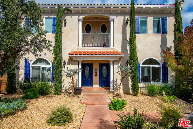 Building Photo - 4539 St Charles Pl