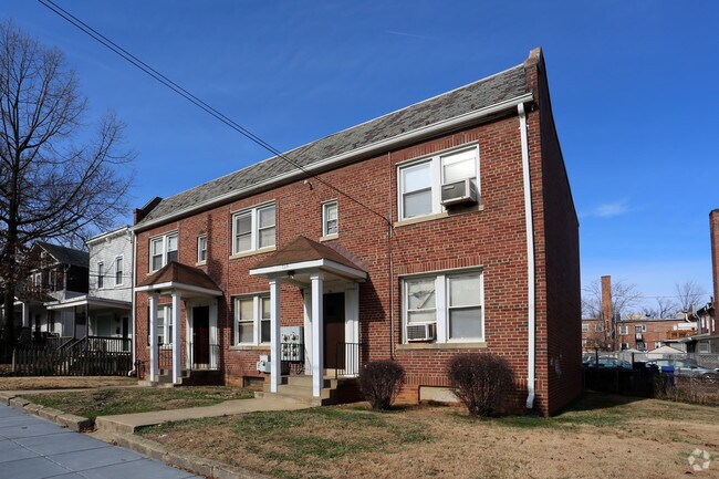 Primary Photo - 716-718 Jackson St NE