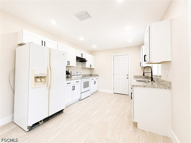 Building Photo - 4426 Poinsettia St