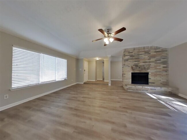 Building Photo - 17526 Jolly Boat Dr