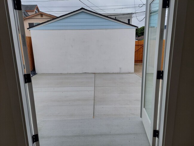 Foto del edificio - Completely remodeled 2 bd/1ba in charming ...