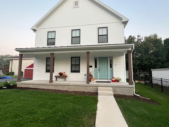 Building Photo - 17 N 5th St