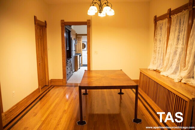 Foto del edificio - 2431 N Artesian Ave