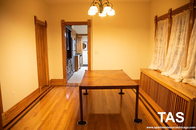 Building Photo - 2431 N Artesian Ave