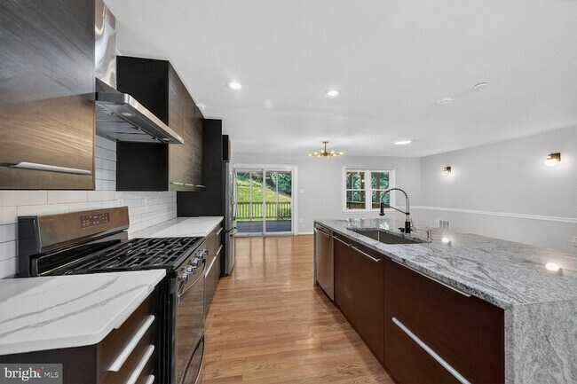 Foto del edificio - 21228 McFadden Square