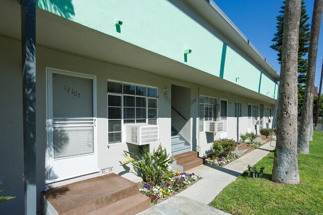 Building Photo - 12107 Emelita St