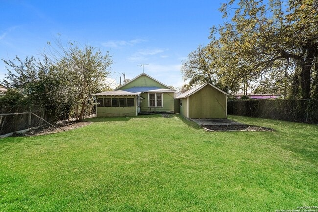 Photo - 115 E Lambert St House