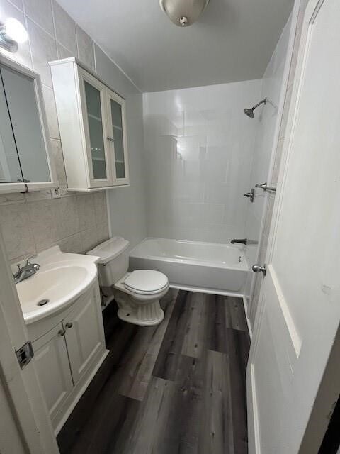 Foto del edificio - 1241 Chevy Chase Dr