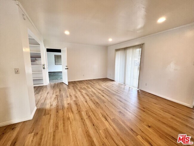 Building Photo - 6308 Villa Rosa Dr