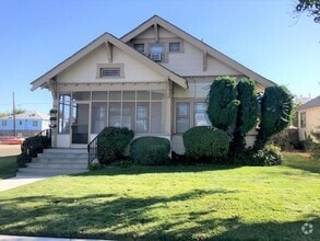 Building Photo - 544 Roberts St