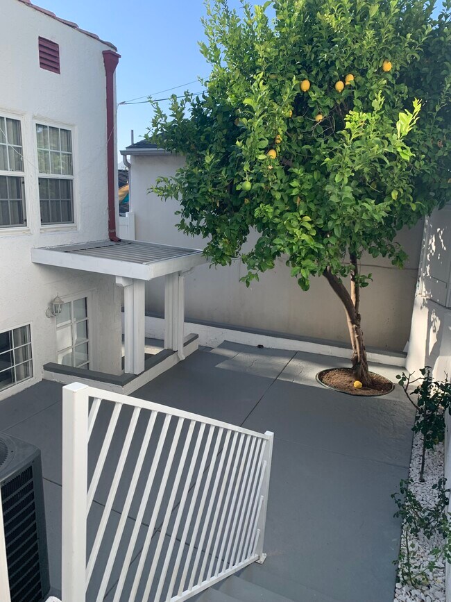 Foto del edificio - 729 Glenmore Blvd