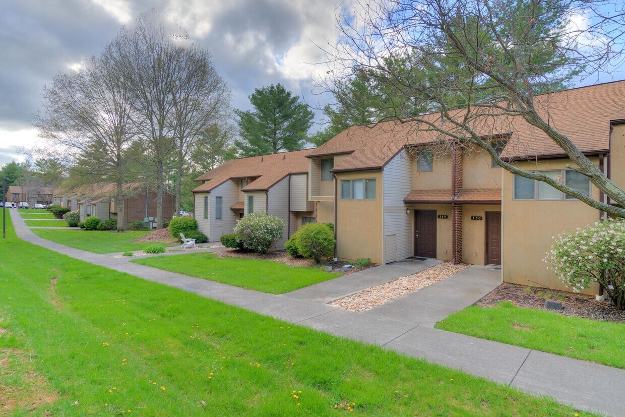 Primary Photo - 349 Shenandoah Circle | 3 Bed 2.5 Bath | 0...