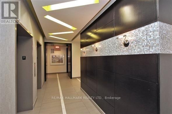 Building Photo - 60 Town Centre Court
