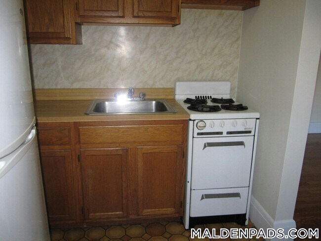 Building Photo - 349 Pleasant St