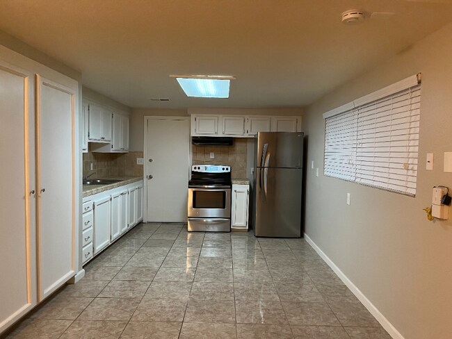 Building Photo - 881 Casselman Dr