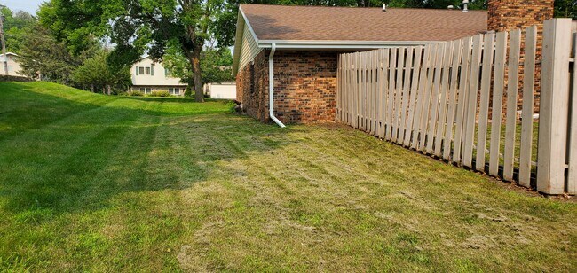 Building Photo - 103 Huntington Dr