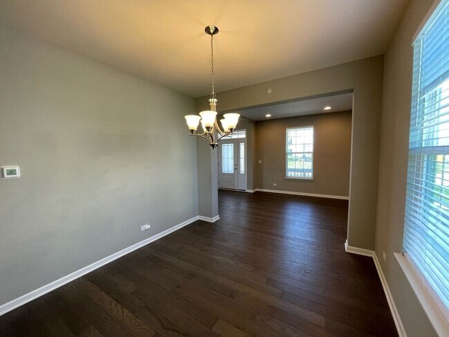 Foto del edificio - Single Family Home in Hoffman Estates