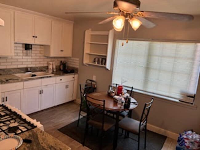 Building Photo - Updated charm and space in this 2 bedroom ...