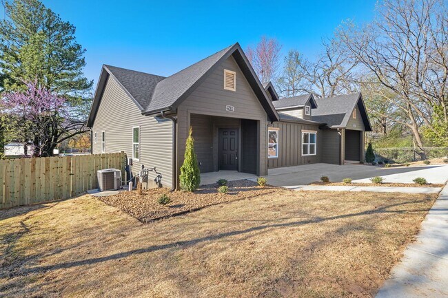 Foto del edificio - Brand New Duplex in Fayetteville!