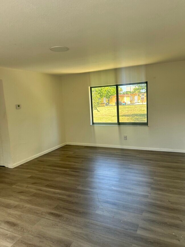 Foto del edificio - 652 Hernando St