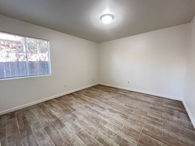 Building Photo - 2704 N Halfmoon / 2711 Hollyhock