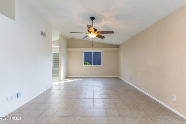Building Photo - 6819 E Grandview Dr
