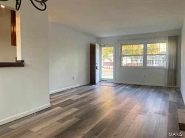 Building Photo - Welcome Home to Johnstown Drive!