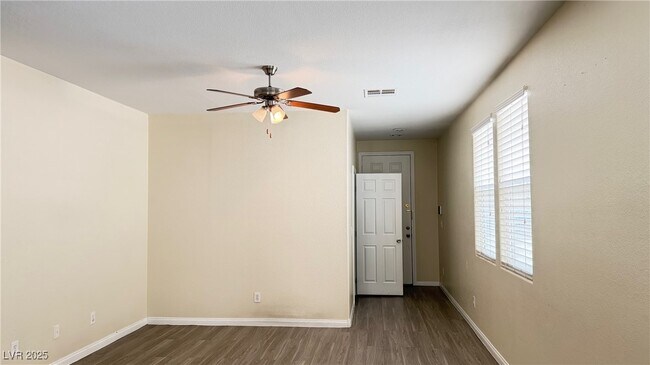 Foto del edificio - 10110 Poppy Plant St