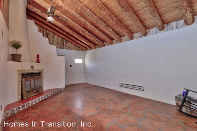 Foto del edificio - 470 Golden Poppy St