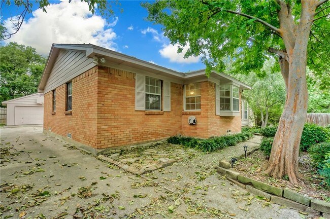 Building Photo - 515 Bedford Dr