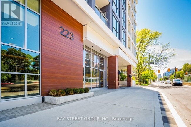 Building Photo - 223-223 St Clair Ave W