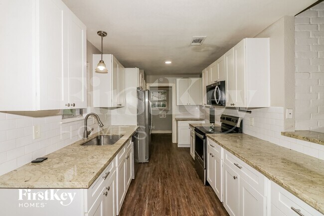 Foto del edificio - 15631 Cascade Point Dr