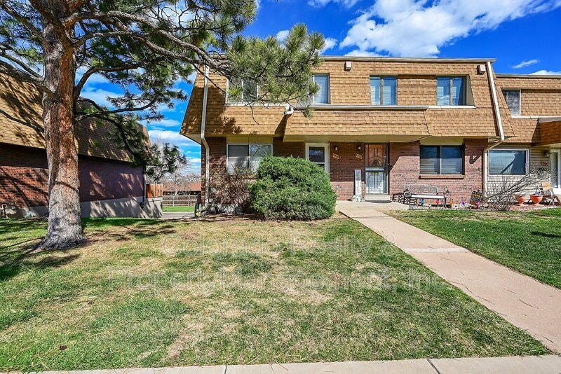 5526 S Lowell Blvd, Littleton, CO 80123 Townhome Rentals in Littleton CO