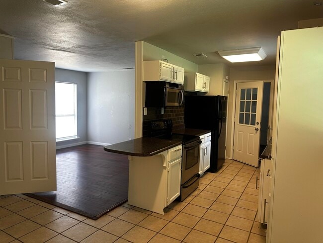 Building Photo - 4618 Cove Rd