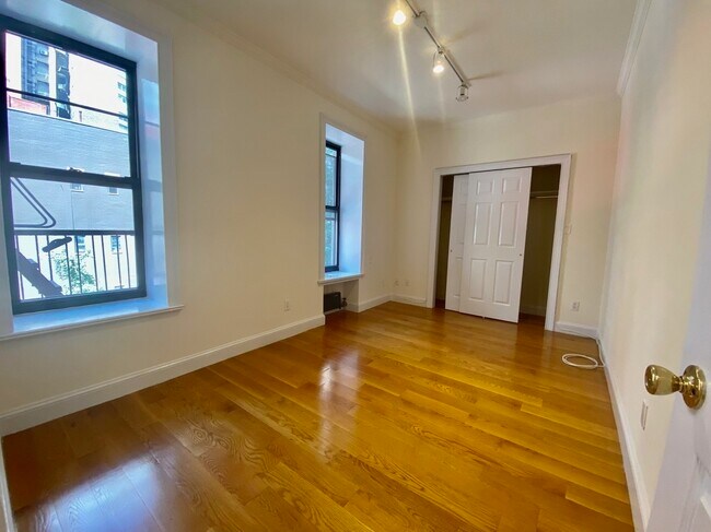 Foto del edificio - 331 Lexington Ave