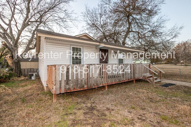 Foto del edificio - 2 Bed | 1 Bath East Tulsa with Spacious Back yard!
