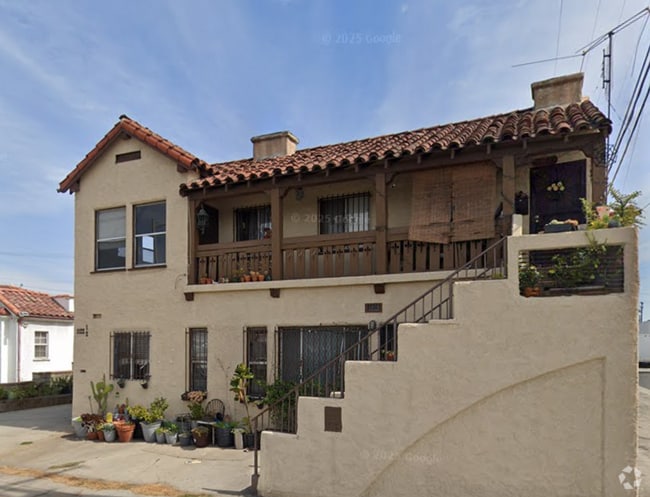 Building Photo - 1120 Amalia Ave